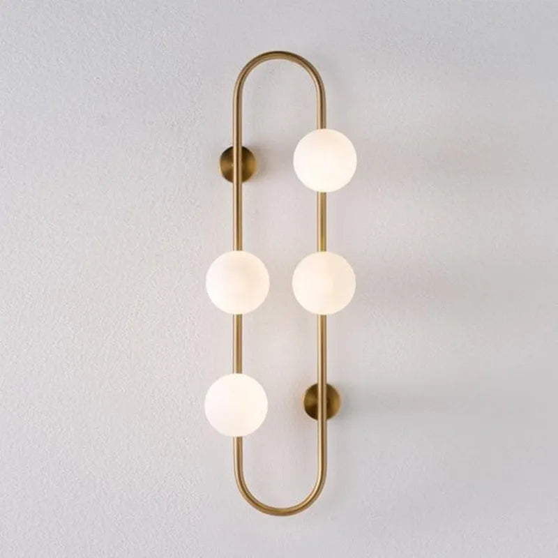 Applique murale led en verre blanc laiteux pour décoration intérieure Cléa Essor - Une Présence Décorative Affirmée