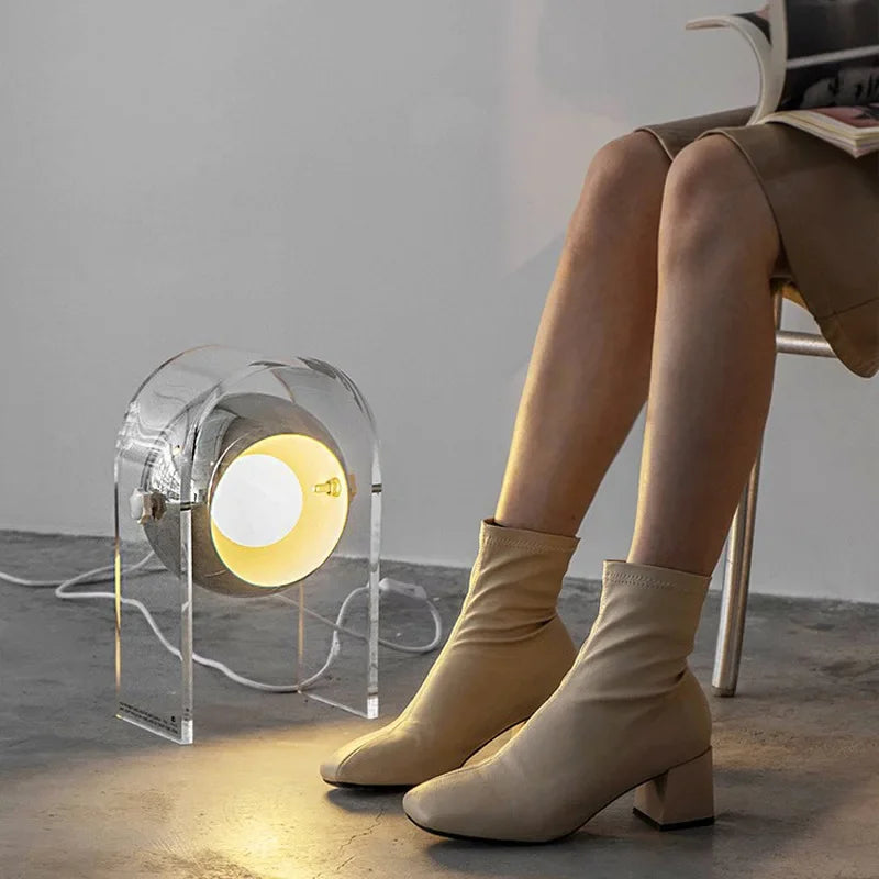 lampe de chevet design en acrylique pour intérieur moderne