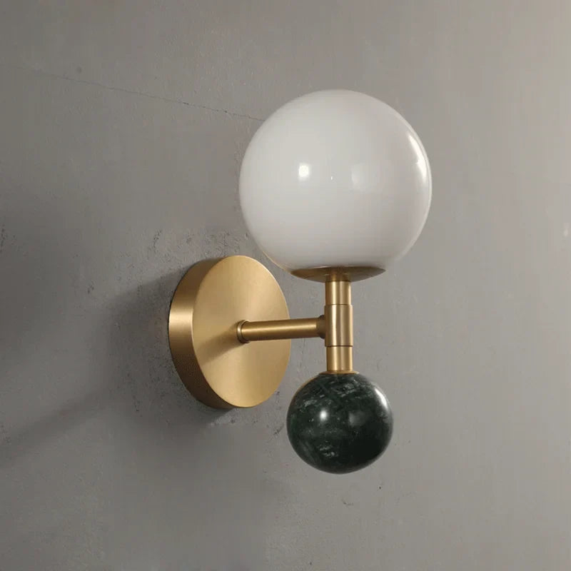 Applique murale moderne en cuivre et marbre design lumineux pour intérieur Maïlys Alizé - Une Présence Décorative Raffinée
