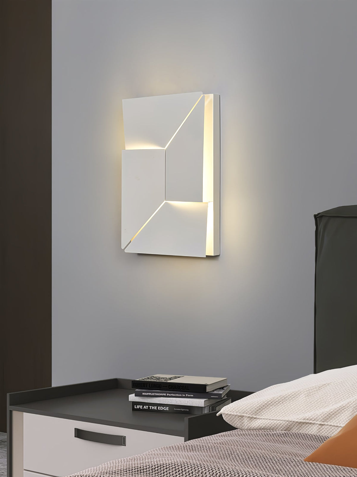 Arthaen Shadows Grand Sconce Wall lamp - Neutralighting