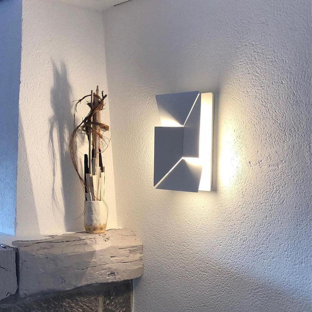 Arthaen Shadows Grand Sconce Wall lamp - Neutralighting