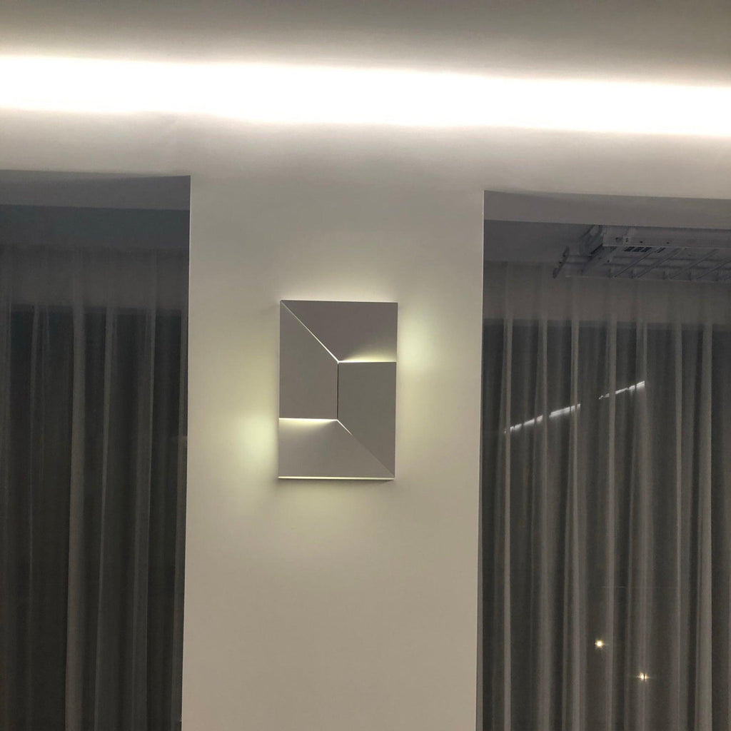 Arthaen Shadows Grand Sconce Wall lamp - Neutralighting