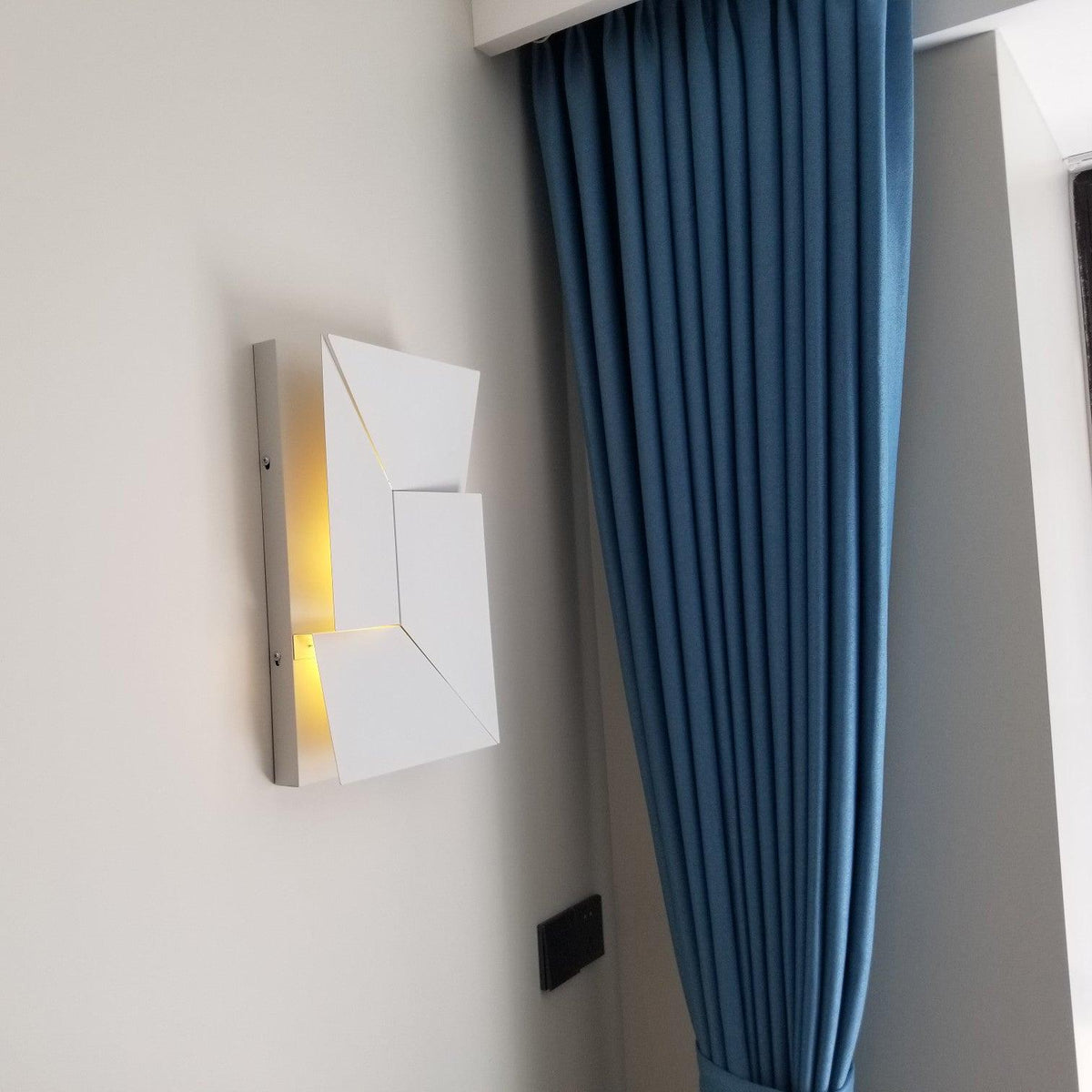 Zoliria Applique Murale en Métal Moderne - Neutralighting