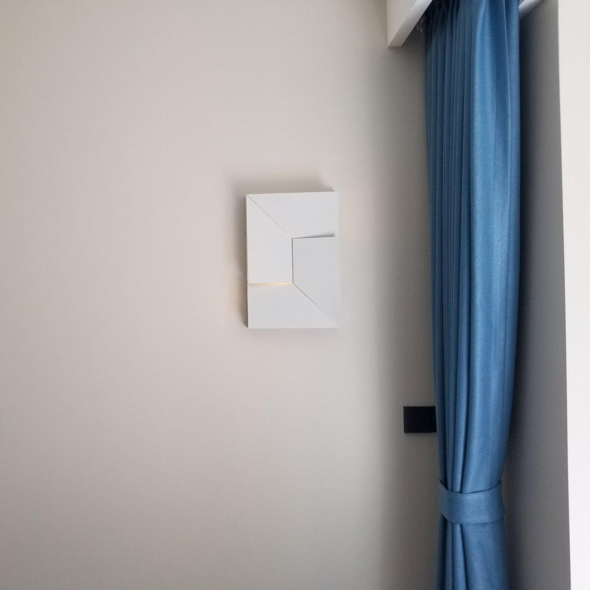 Arthaen Shadows Grand Sconce Wall lamp - Neutralighting