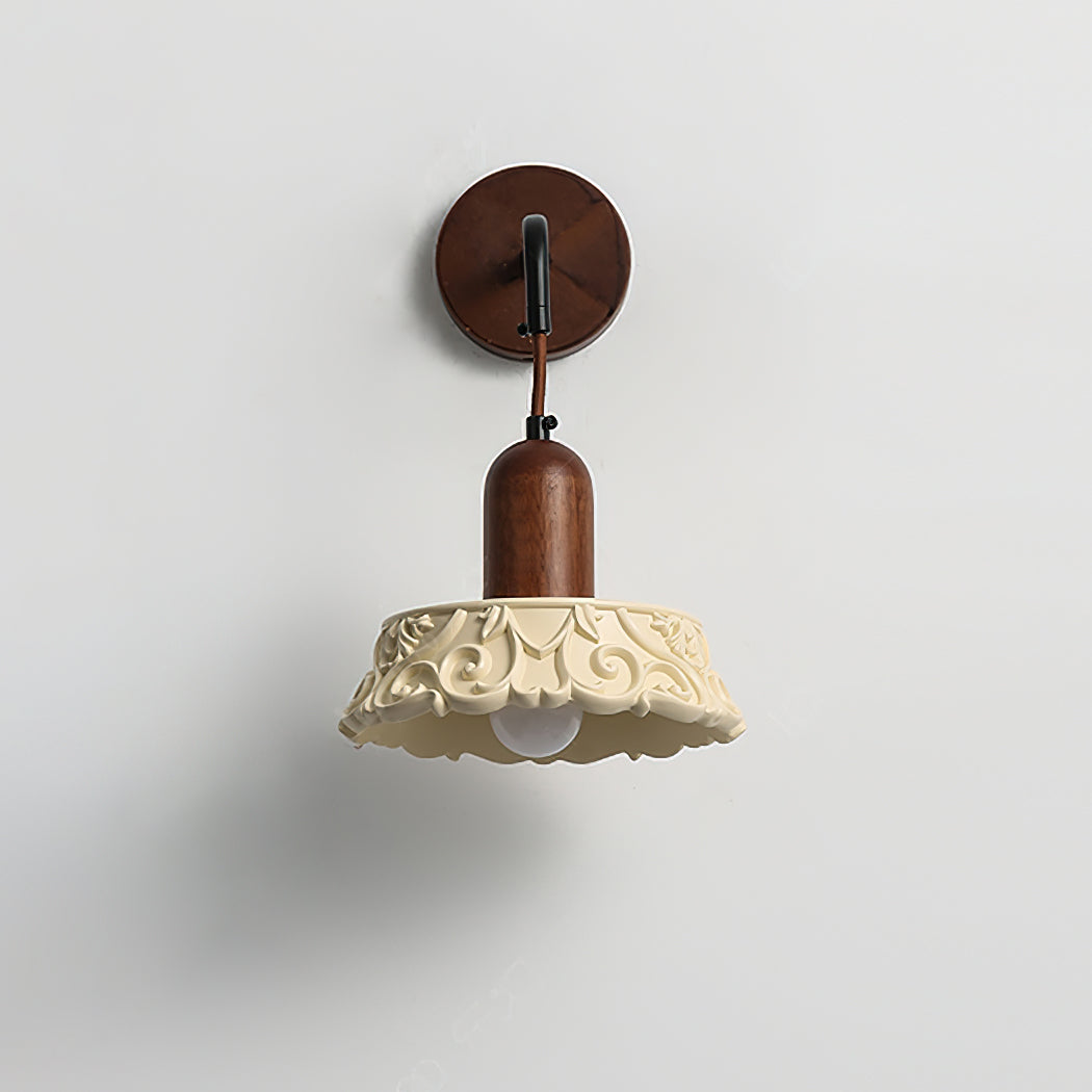 Virelli Applique Murale Abat-jour en Résine Sculptée Bras en Bois de Noyer Vintage - Neutralighting