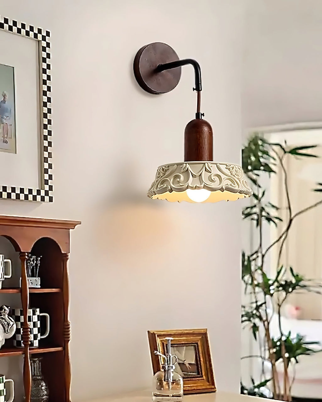 Virelli Applique Murale Abat-jour en Résine Sculptée Bras en Bois de Noyer Vintage - Neutralighting