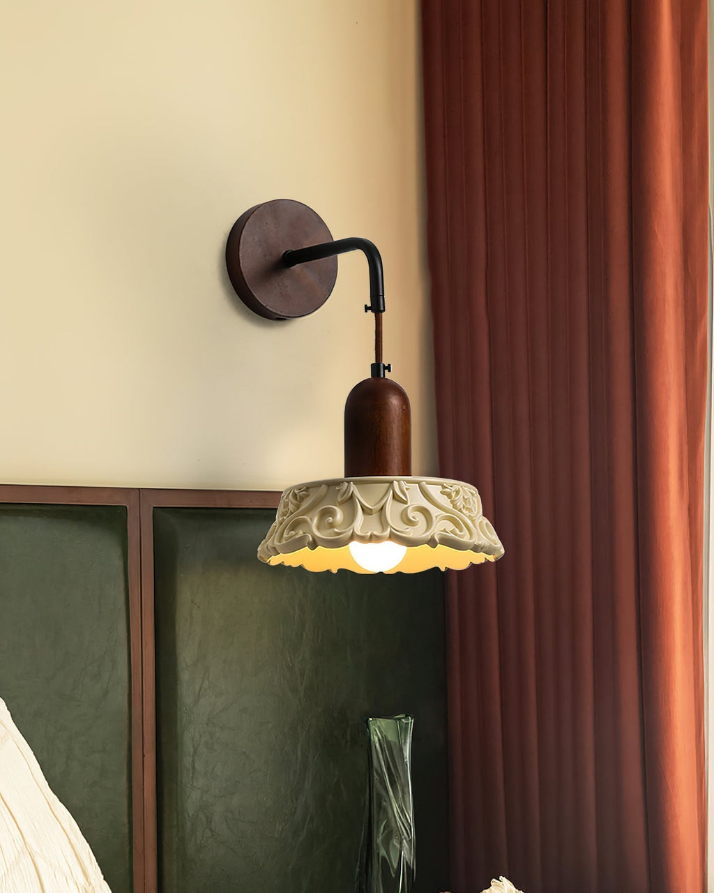 Virelli Applique Murale Abat-jour en Résine Sculptée Bras en Bois de Noyer Vintage - Neutralighting