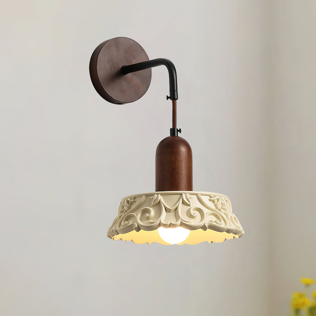 Virelli Applique Murale Abat-jour en Résine Sculptée Bras en Bois de Noyer Vintage - Neutralighting