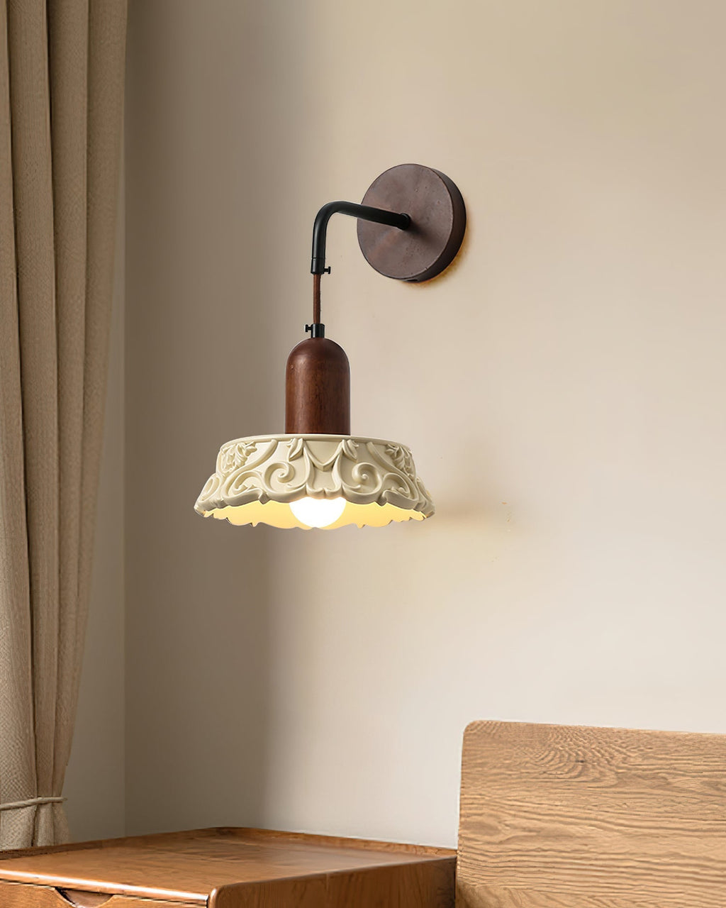 Virelli Applique Murale Abat-jour en Résine Sculptée Bras en Bois de Noyer Vintage - Neutralighting