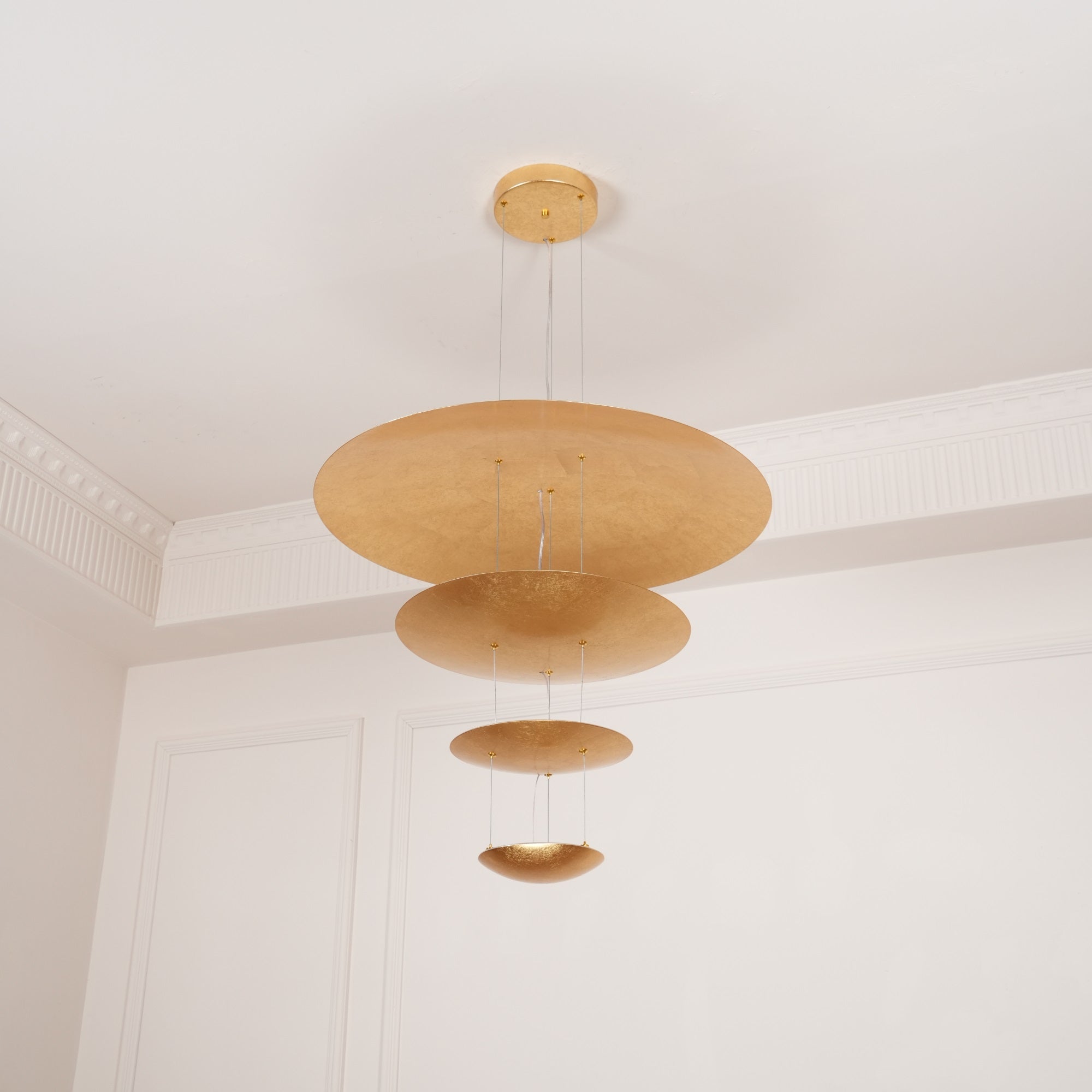 Zathaara Suspension Feuilles d’Or Étagées - Neutralighting