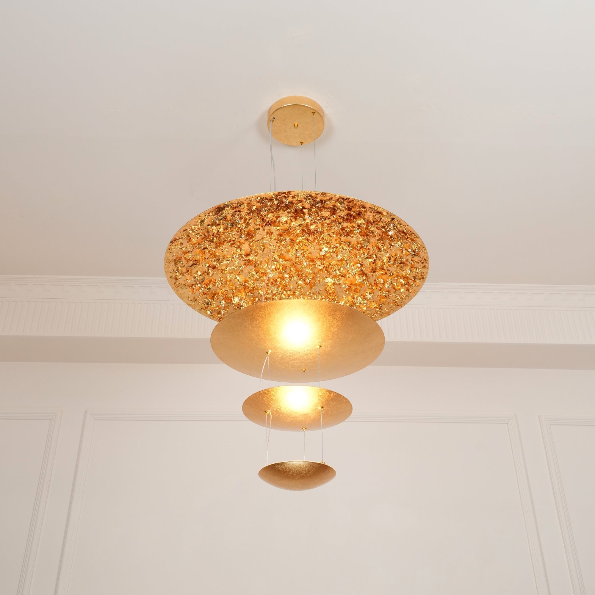 Zathaara Suspension Feuilles d’Or Étagées - Neutralighting