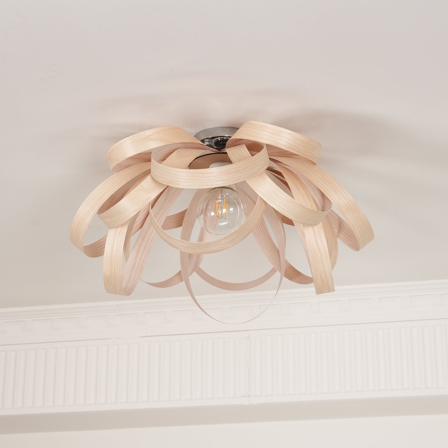 Veylo Lustra Plafonnier Ruban en Bois Élégant - Neutralighting