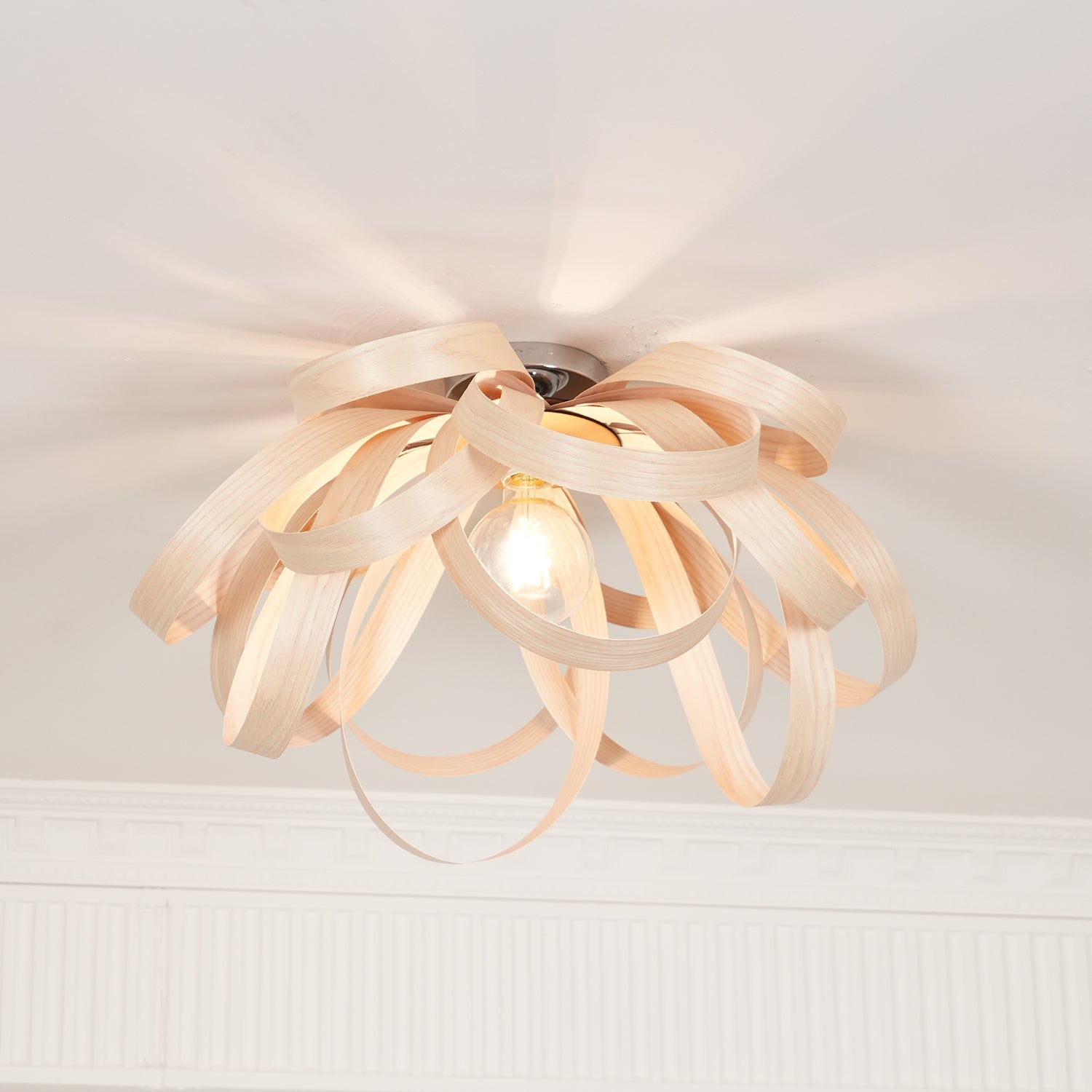 Veylo Lustra Plafonnier Ruban en Bois Élégant - Neutralighting