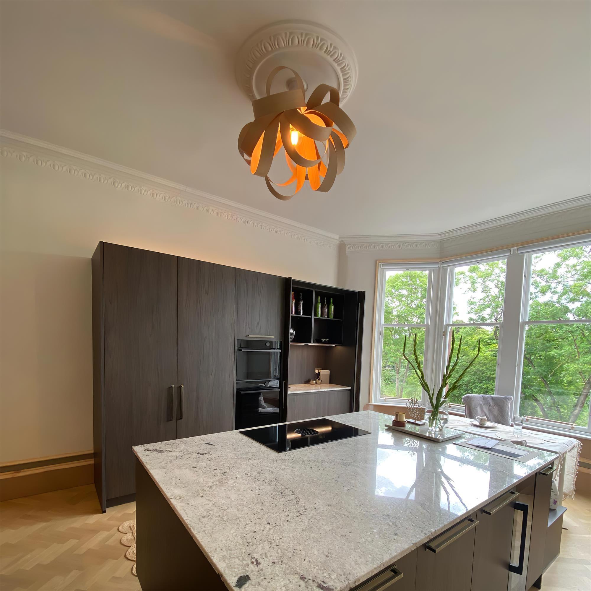 Veylo Lustra Plafonnier Ruban en Bois Élégant - Neutralighting