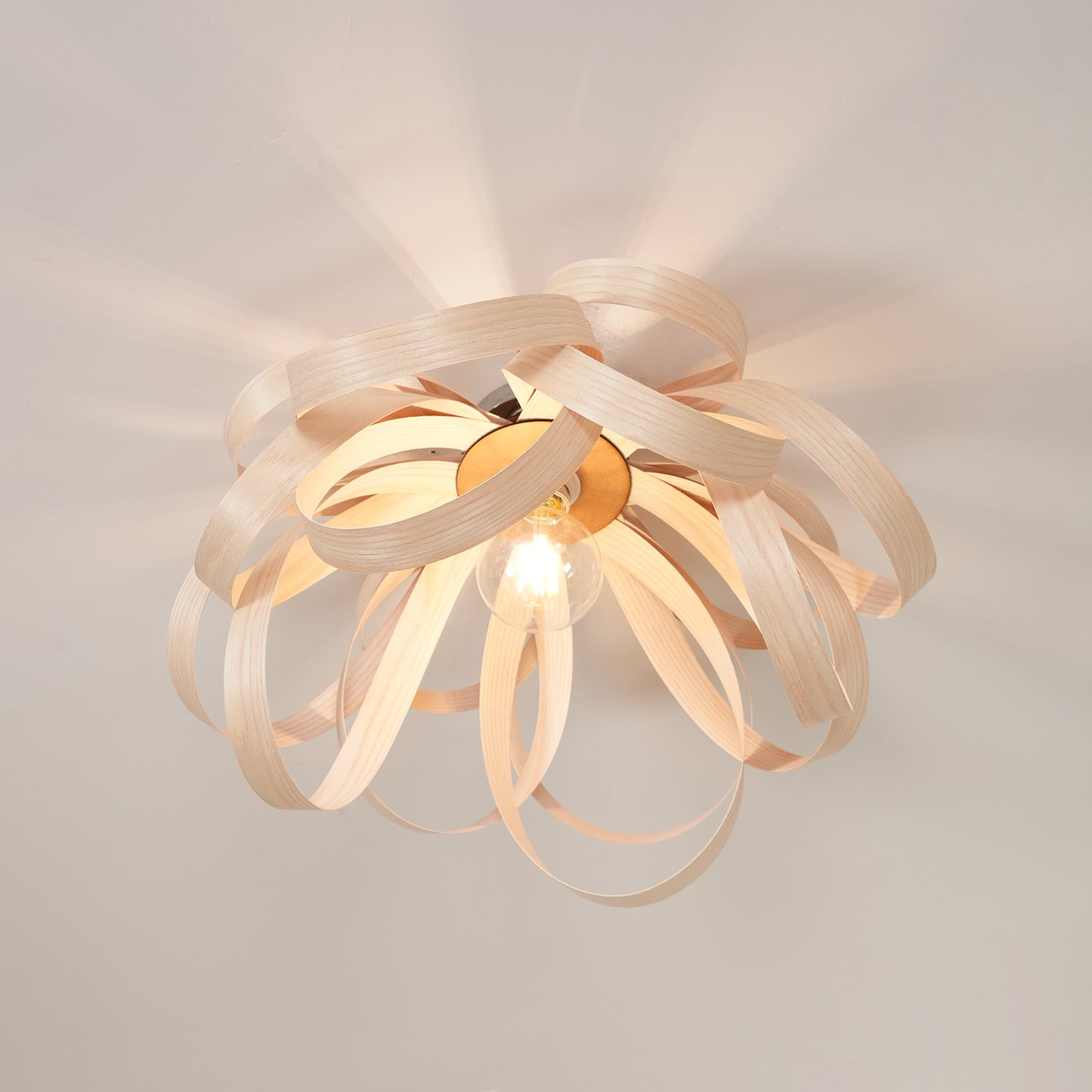 Veylo Lustra Plafonnier Ruban en Bois Élégant - Neutralighting