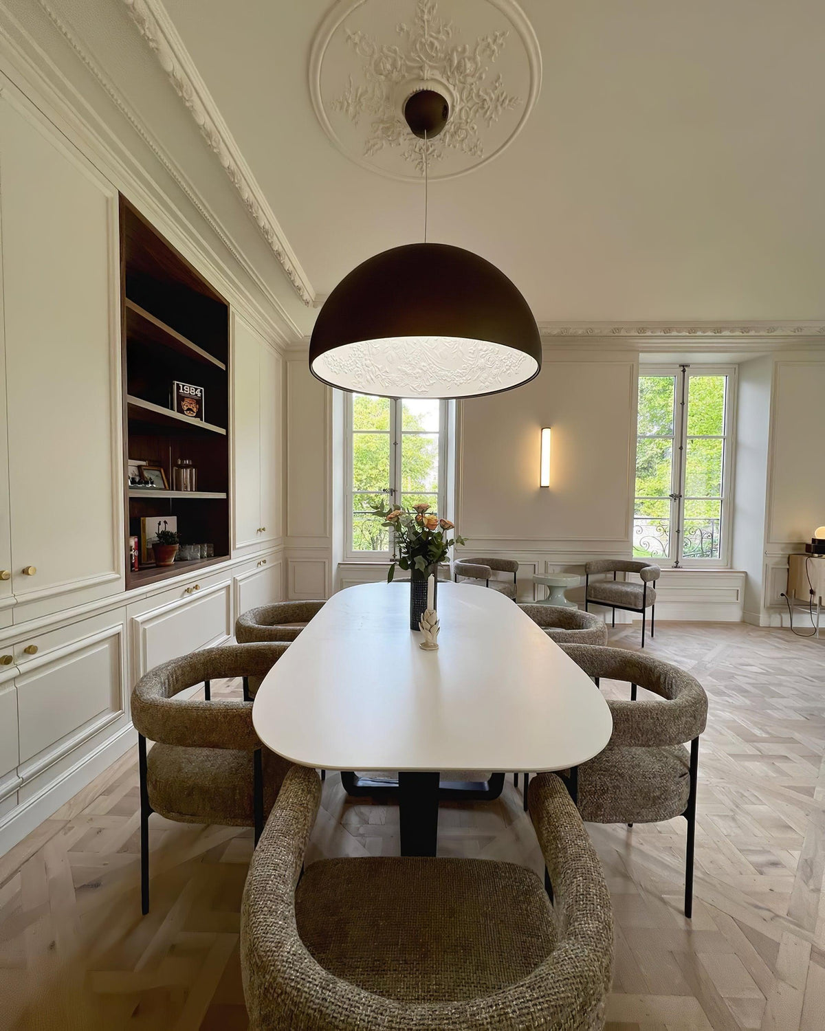 Lampe Pendante Dôme Noir avec Intérieur en Plâtre Embossé Élégant - Neutralighting