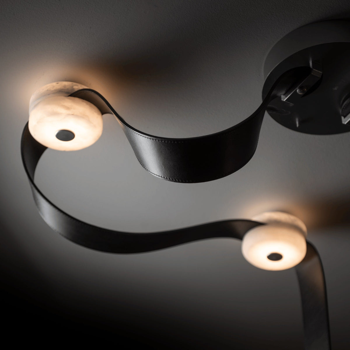 Elraearis Moderne Minimaliste LED Cuir Albâtre Lustre - Neutralighting