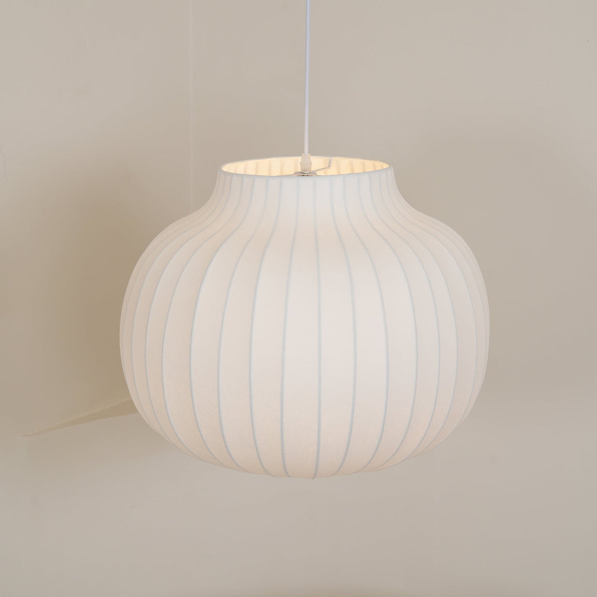 Lampe Pendante Abat-jour en Soie Pliée Courbée Moderne Minimaliste - Neutralighting