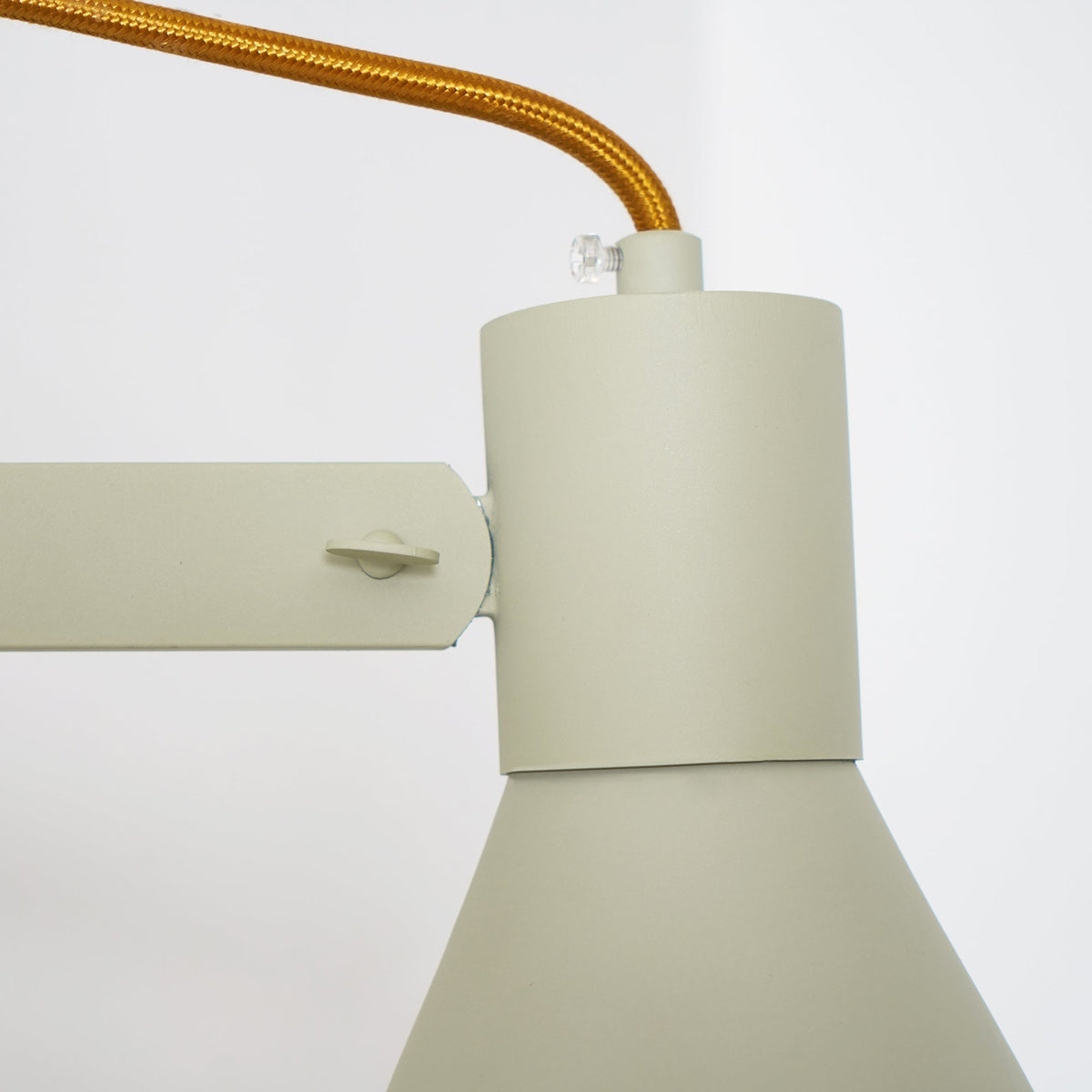 Ivela Moderne Minimaliste Plug-In Métal Applique Murale - Neutralighting