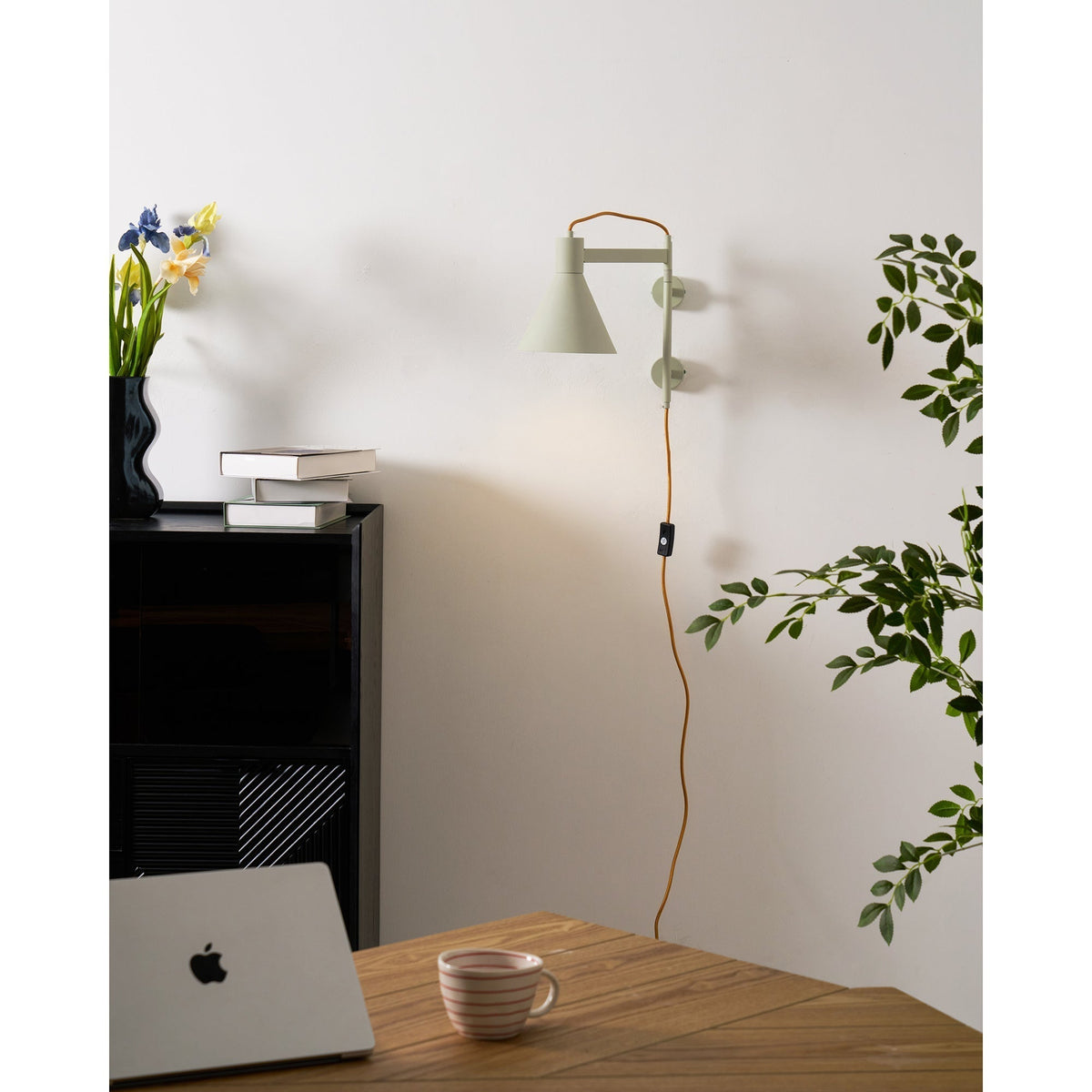 Ivela Moderne Minimaliste Plug-In Métal Applique Murale - Neutralighting