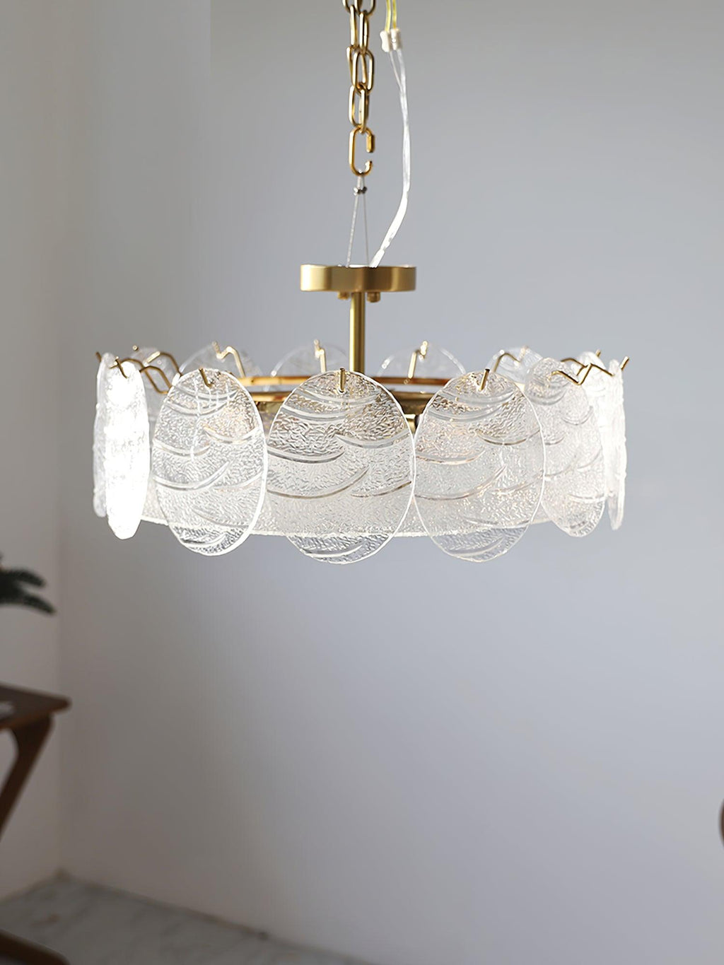 Lustra Lampe De Plafond Avec Finition Dorée Et Verre Strié - Neutralighting