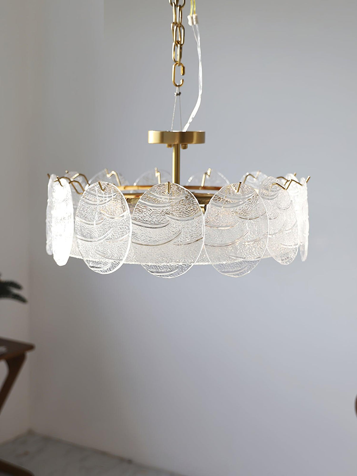 Lustra Lampe De Plafond Avec Finition Dorée Et Verre Strié - Neutralighting