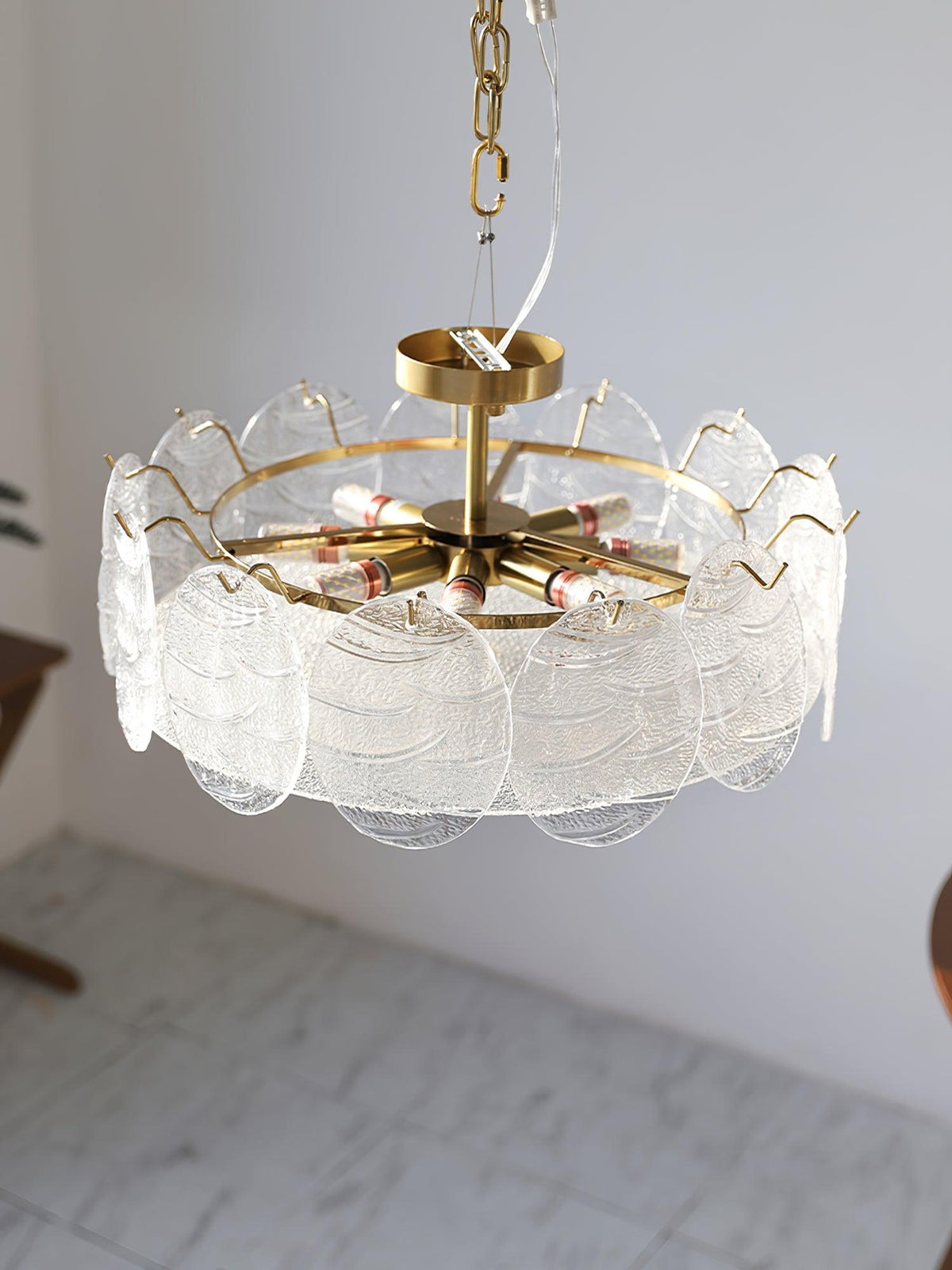 Lustra Lampe De Plafond Avec Finition Dorée Et Verre Strié - Neutralighting