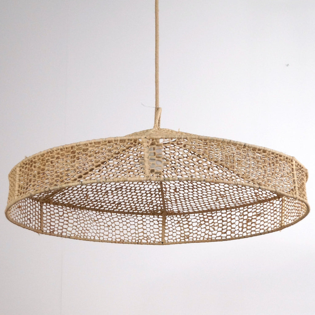 Suspension parasol en dentelle de raphia