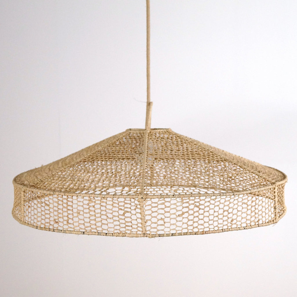 Suspension parasol en dentelle de raphia