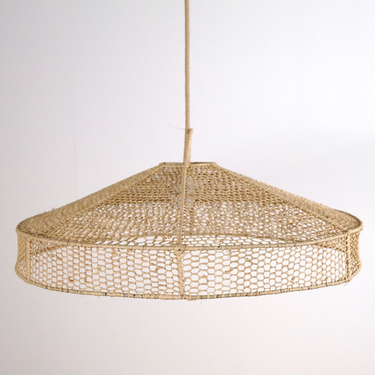 Suspension parasol en dentelle de raphia
