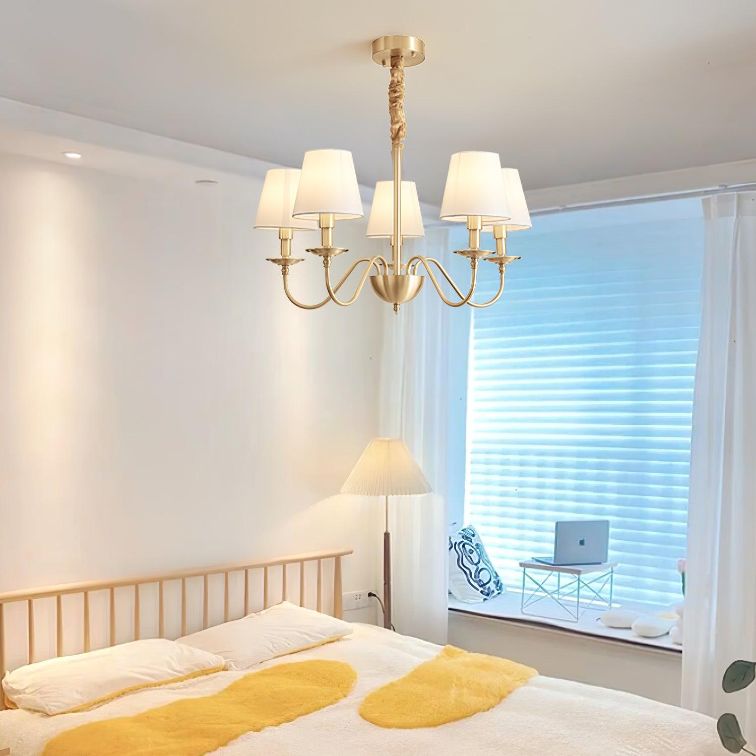 Lustra Chandelier Classique à Abat-jour en Tissu et Laiton - Neutralighting
