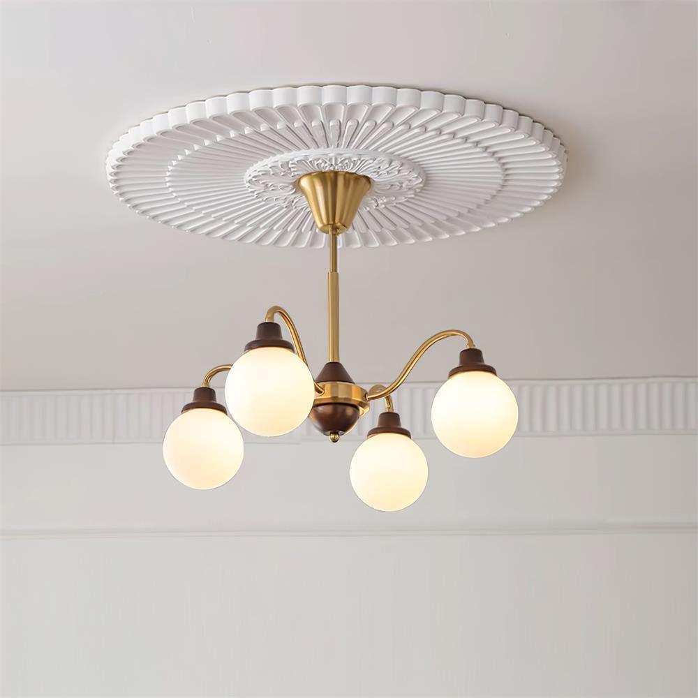 Lustre doré Avec Bras en Bois de Frêne et Globes en Verre Blanc, Style Rétro - Neutralighting