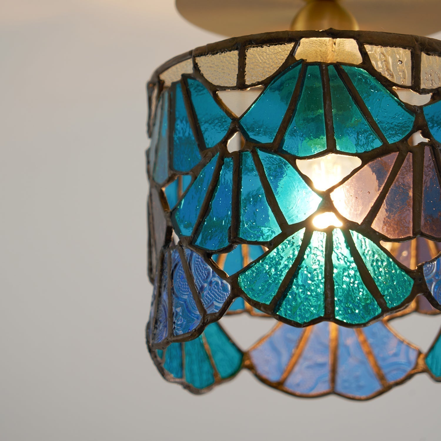 Rosavine Plafonnier Semi-Encastré Verre Coloré Tiffany - Neutralighting