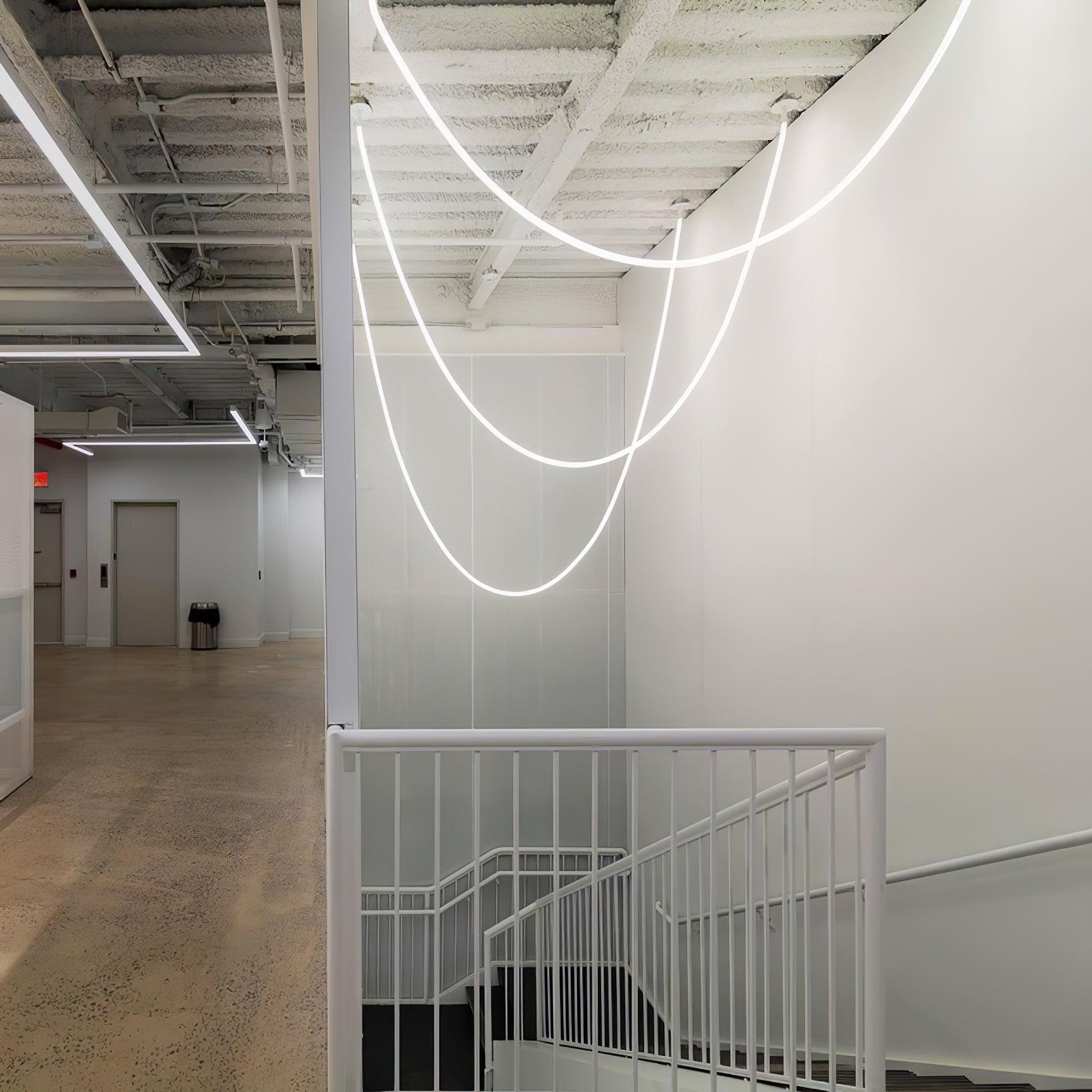 Solara Suspension Courbe Flexible Silicone Laiton - Neutralighting