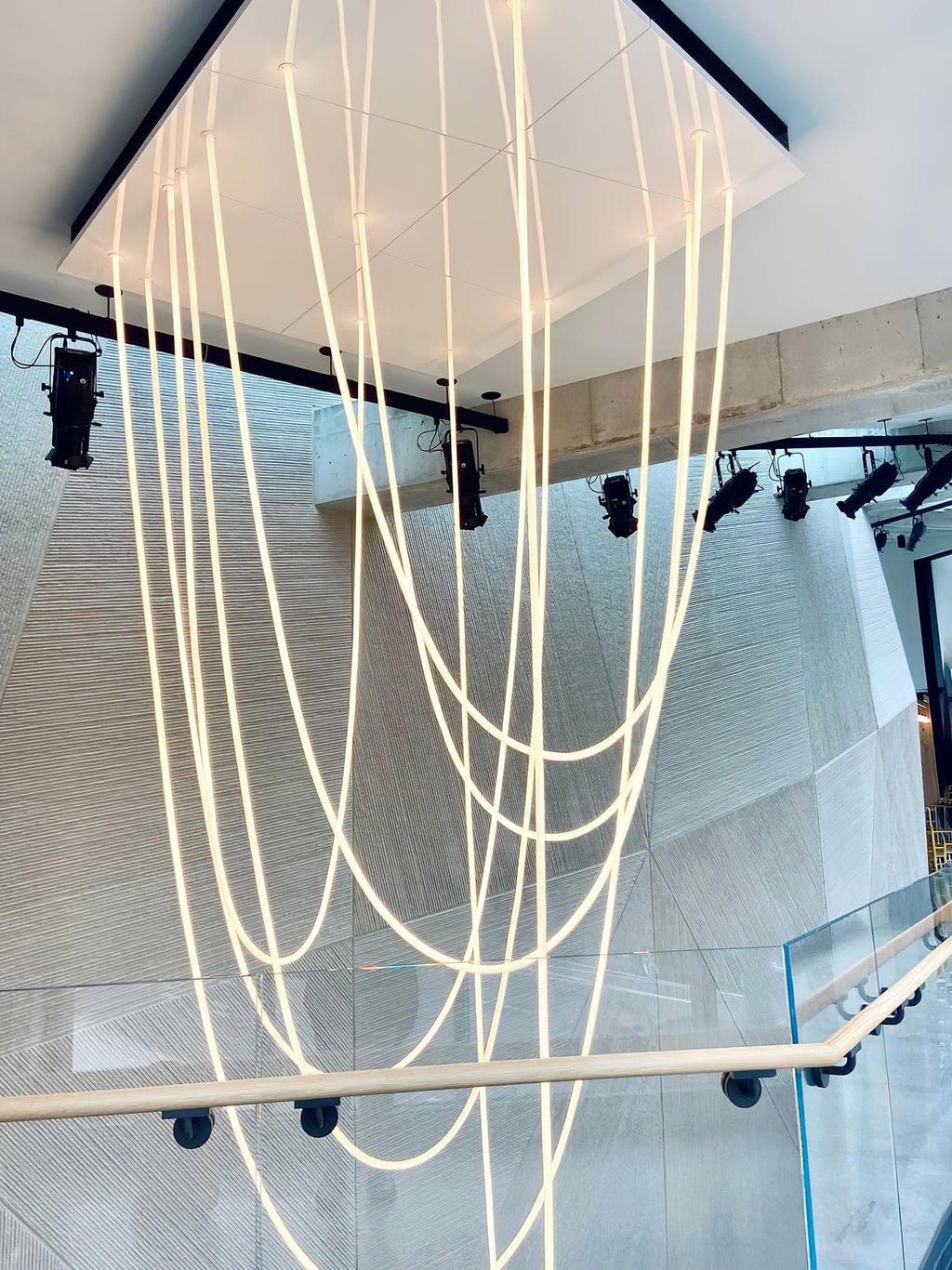 Solara Suspension Courbe Flexible Silicone Laiton - Neutralighting
