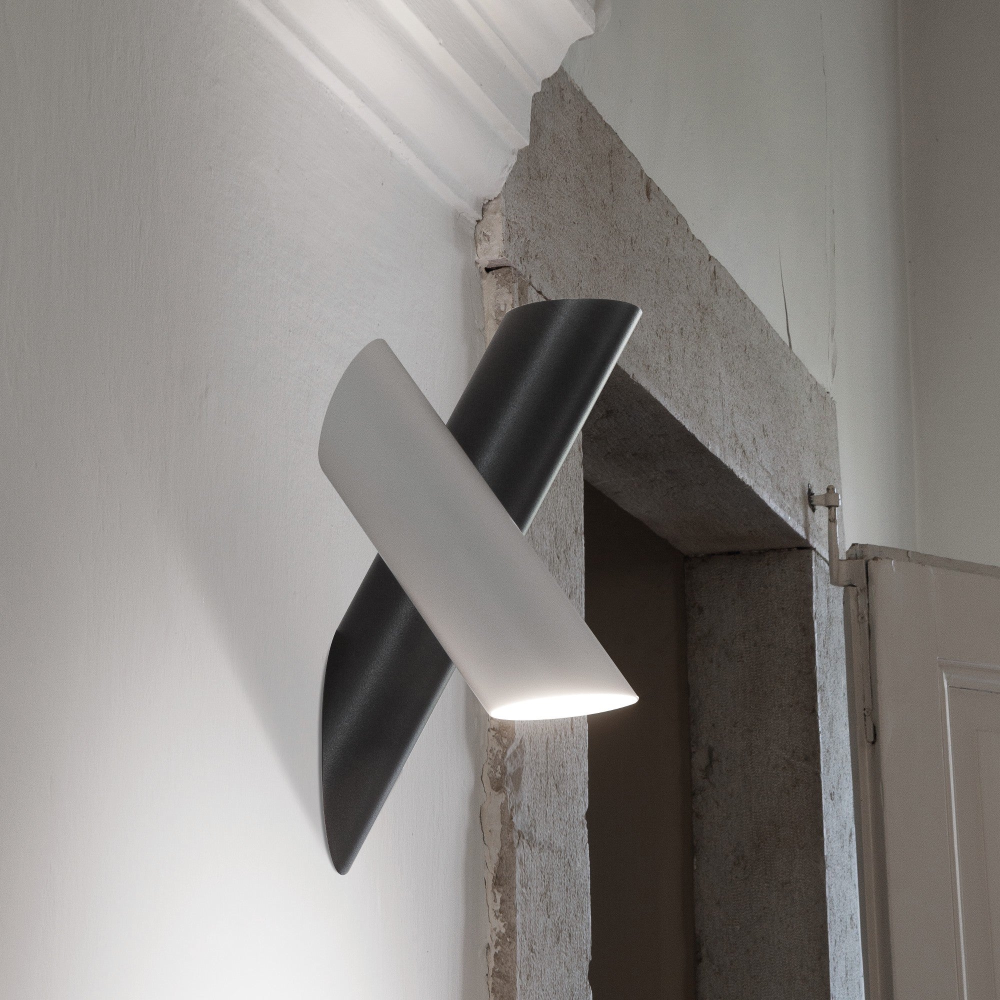 Luna Lampe Murale Métallique Minimaliste - Neutralighting