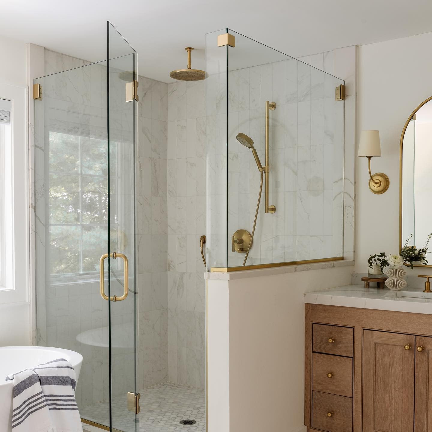 Victor Applique Murale en Bronze Noir et Tissu - Neutralighting