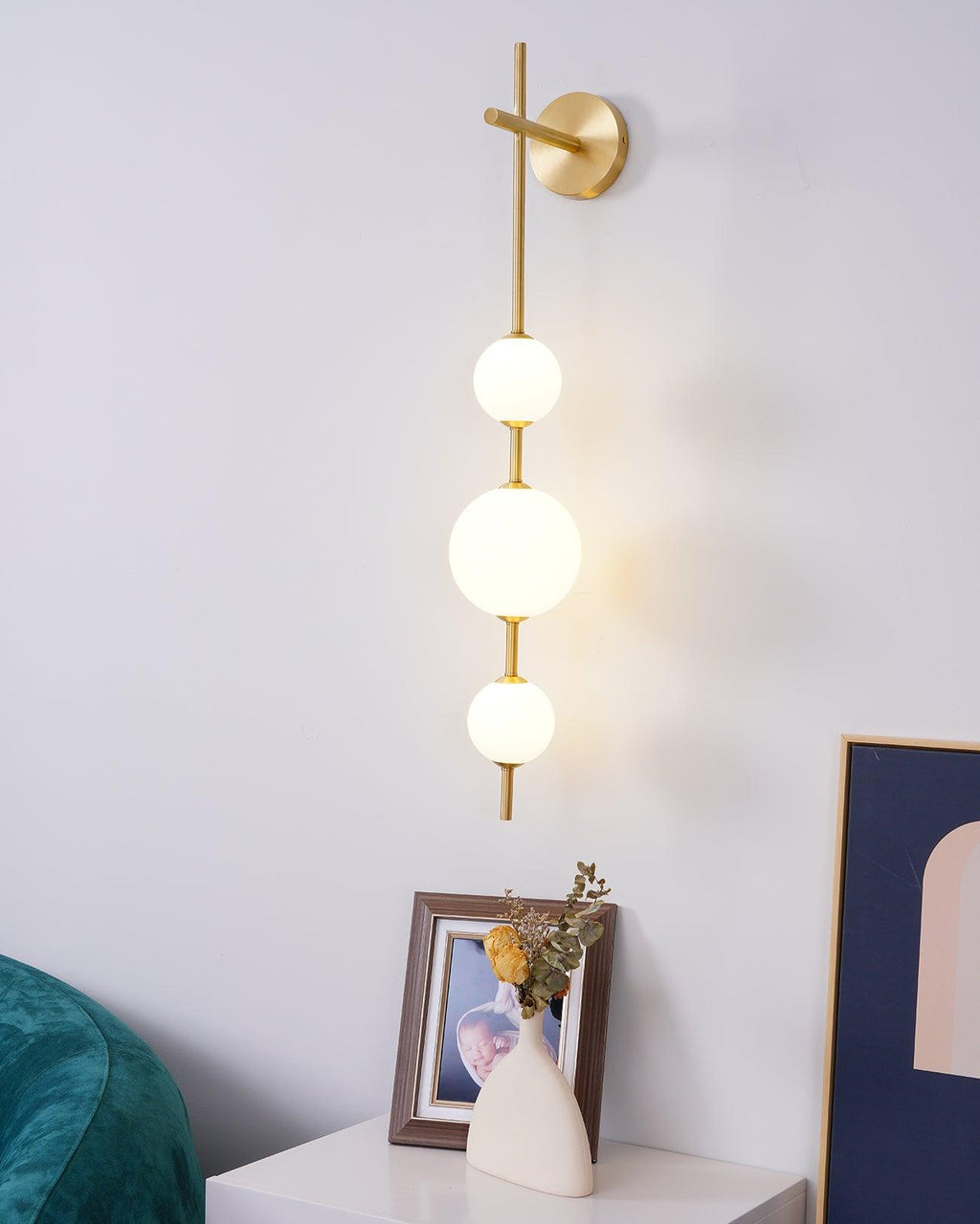 Ilraeia Vertical Globe Plug-in Wall Lamp - Neutralighting