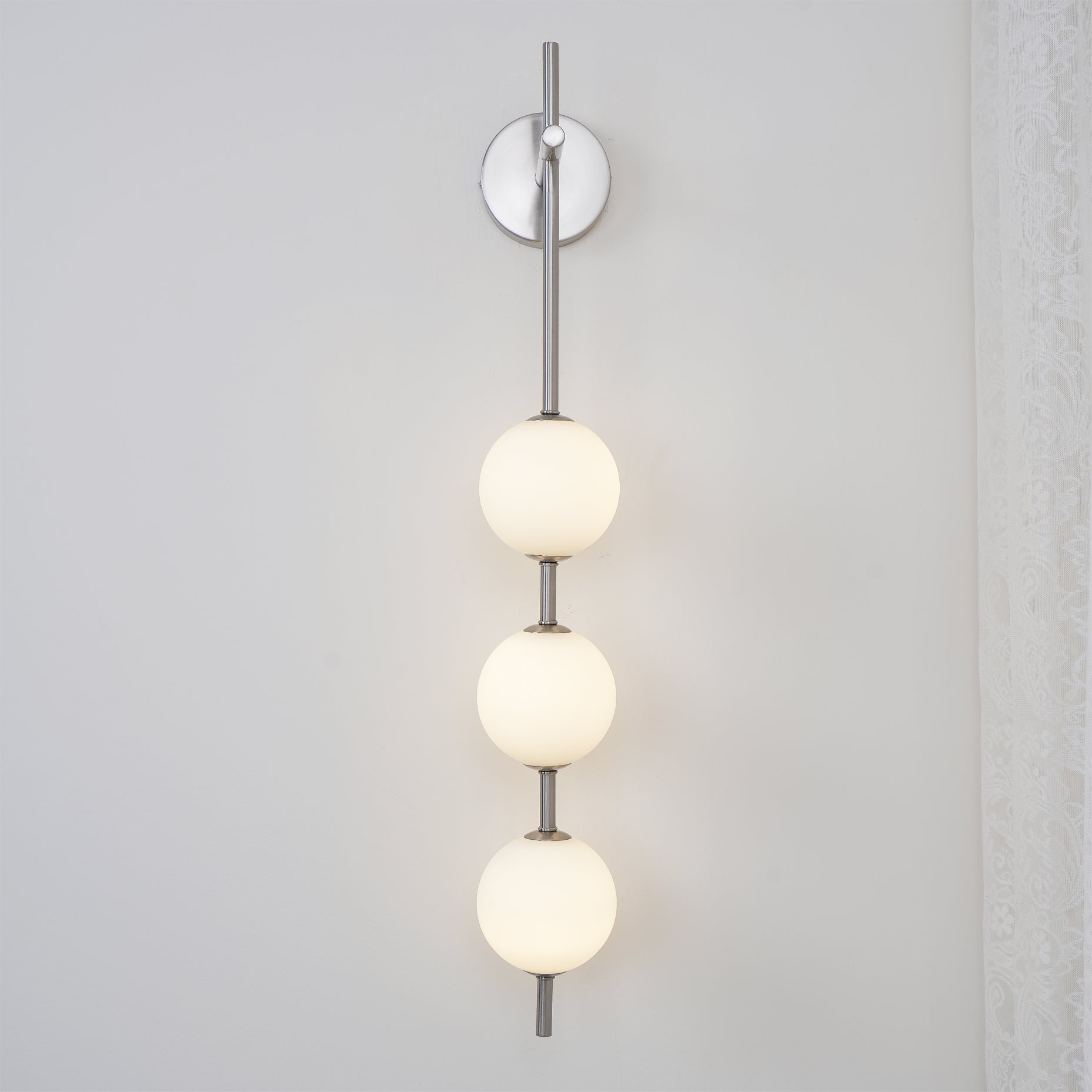 Ilraeia Vertical Globe Plug-in Wall Lamp - Neutralighting