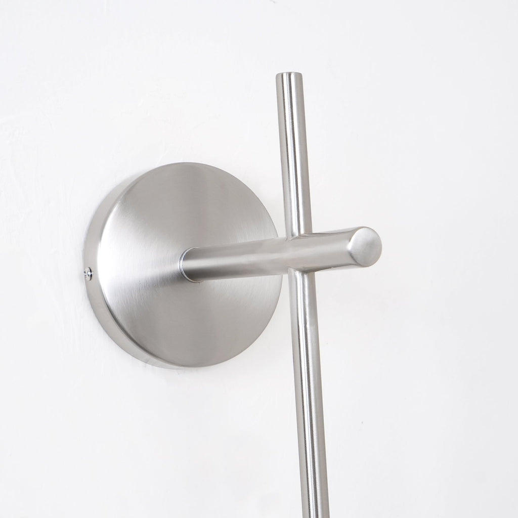 Ilraeia Vertical Globe Plug-in Wall Lamp - Neutralighting