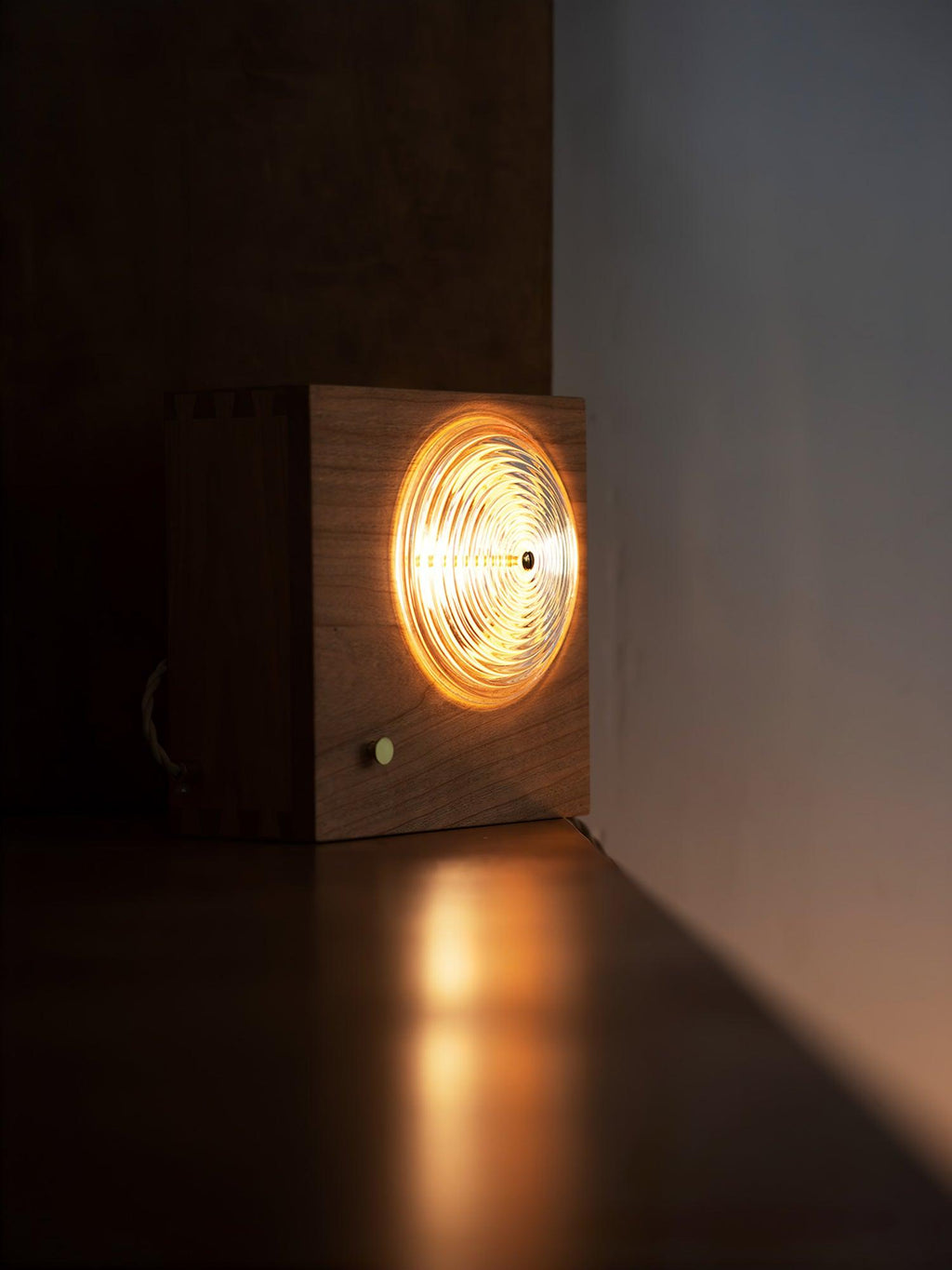 Echo Fashion Glass Wall Lamp - Neutralighting