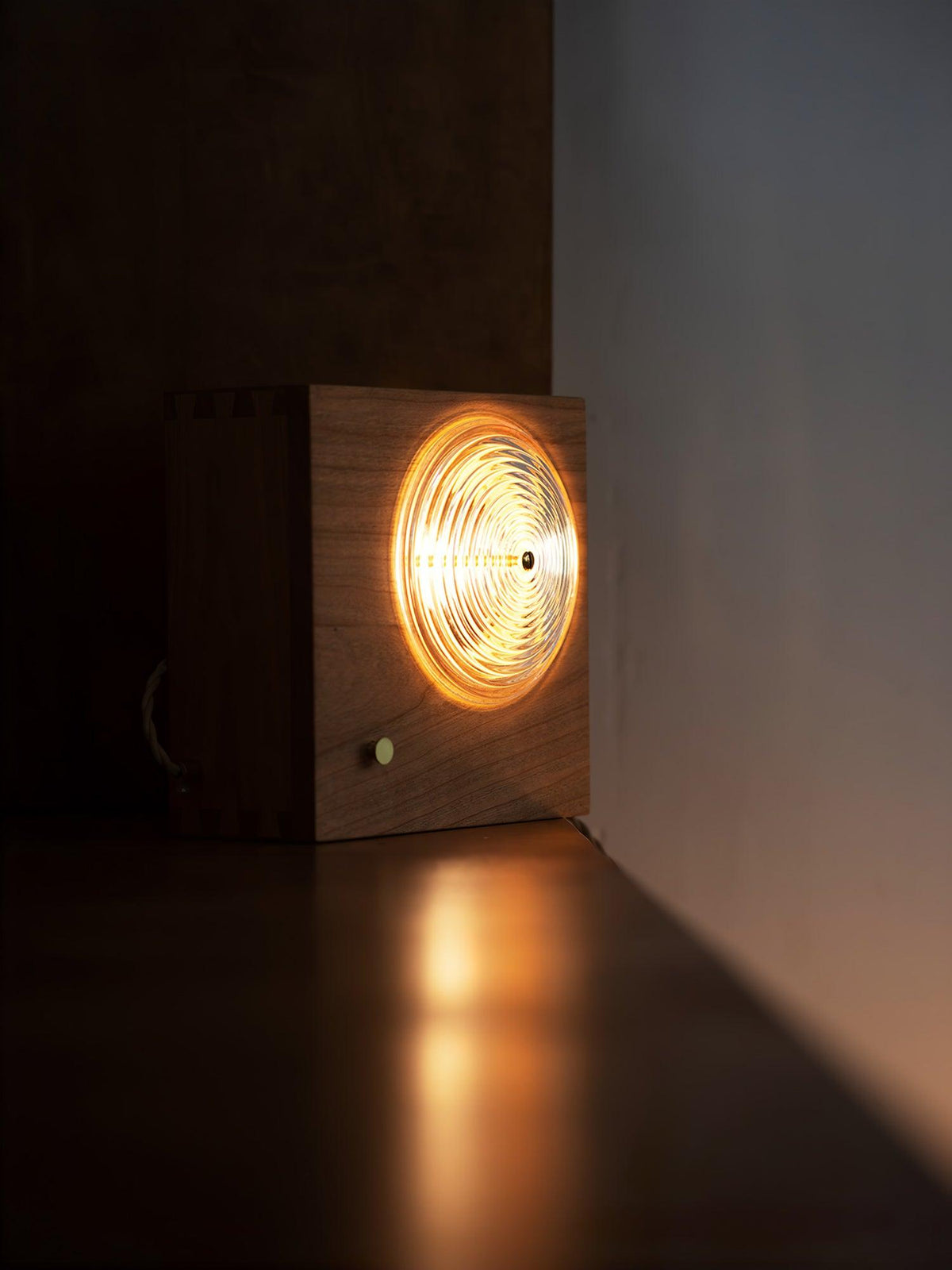 Echo Fashion Glass Wall Lamp - Neutralighting