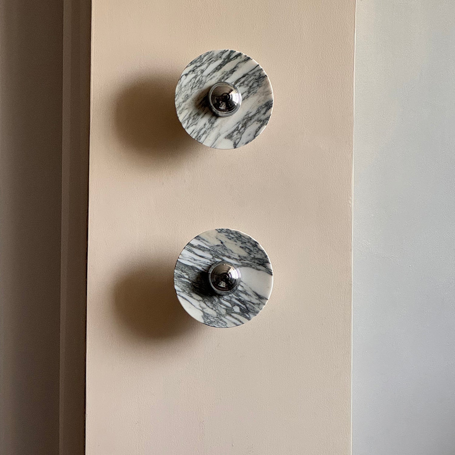 Sfera Applique Murale Moderne LED Disque en Marbre - Neutralighting