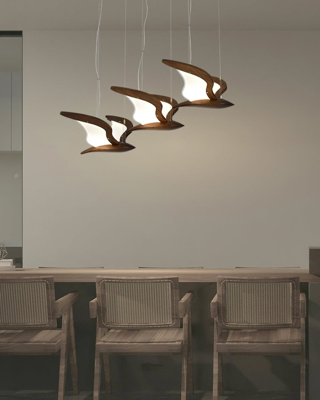 Lustra Chandelier Forme d'Oiseau Bois Sculptural - Neutralighting