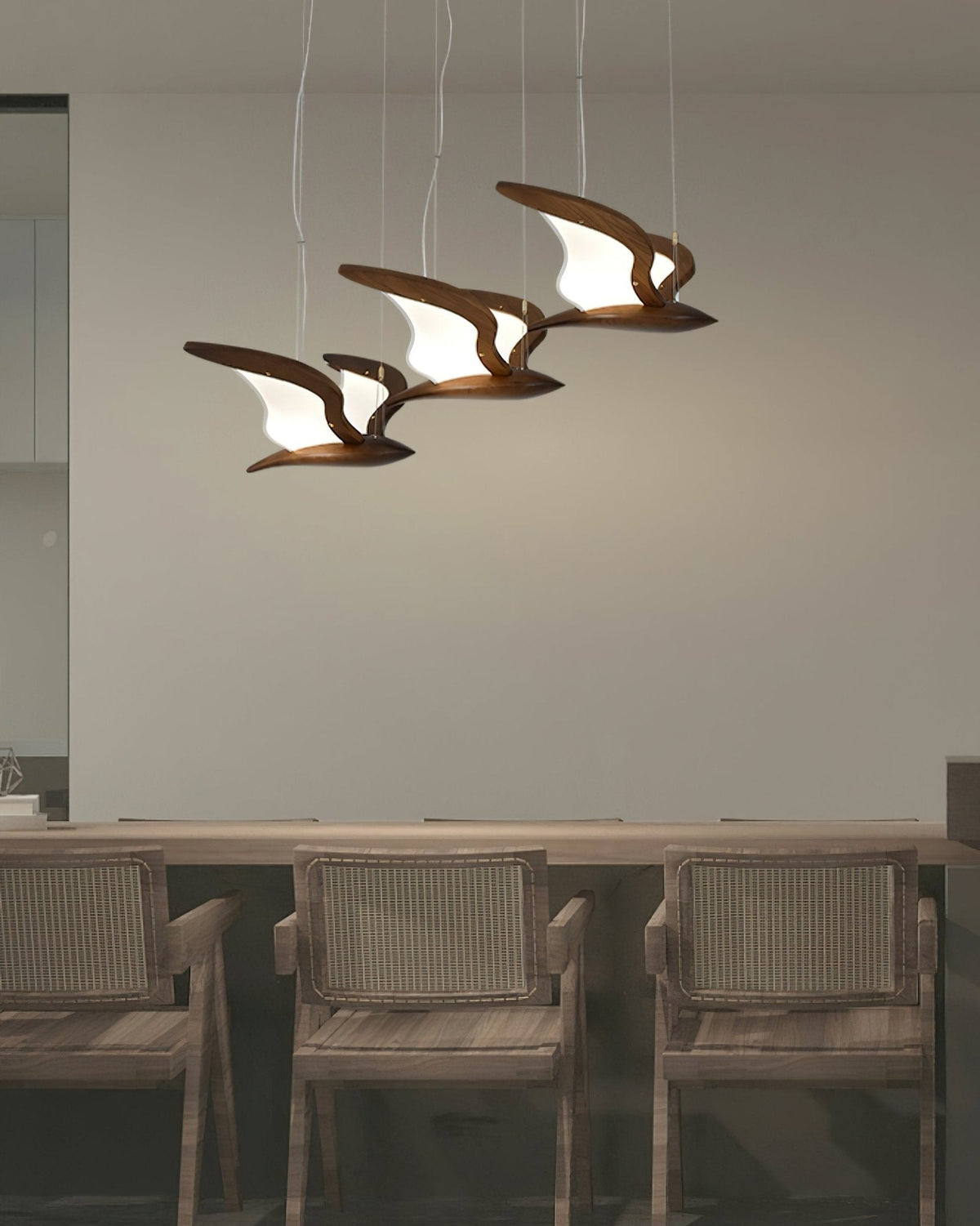 Lustra Chandelier Forme d'Oiseau Bois Sculptural - Neutralighting