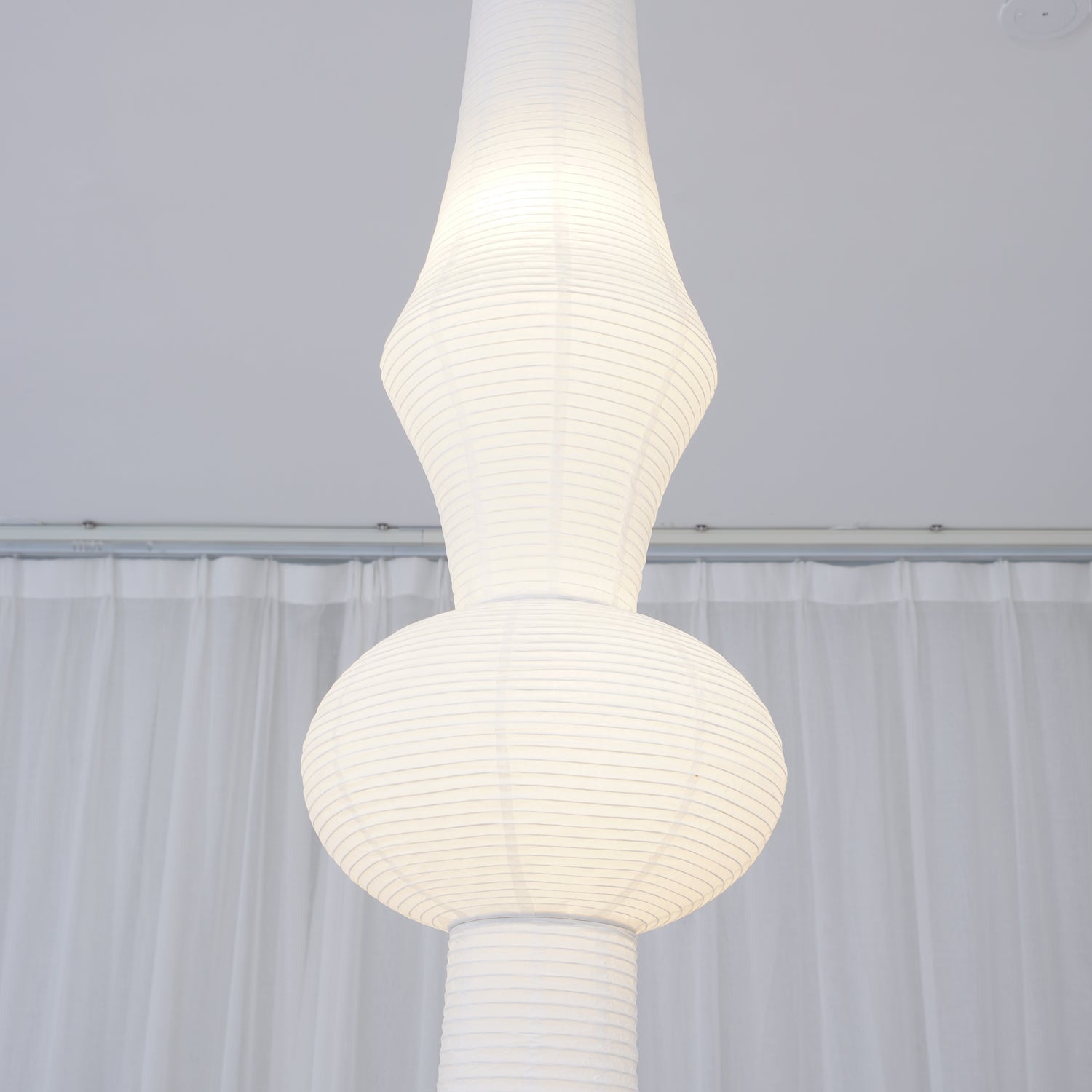 Faye Suspension Sculpturale Verticale en Papier - Neutralighting