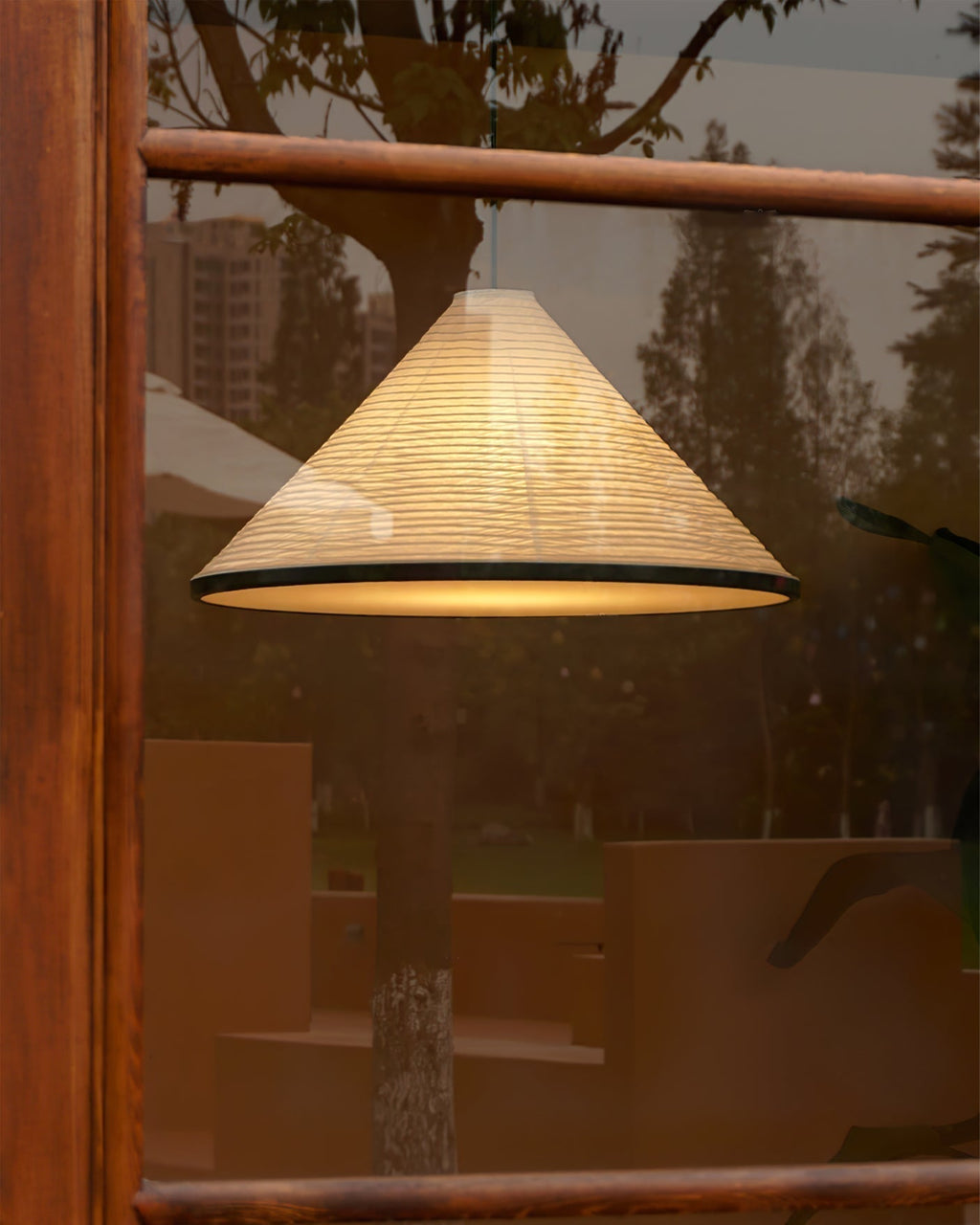 Conic Suspension Lampe Pyramidale en Papier - Neutralighting