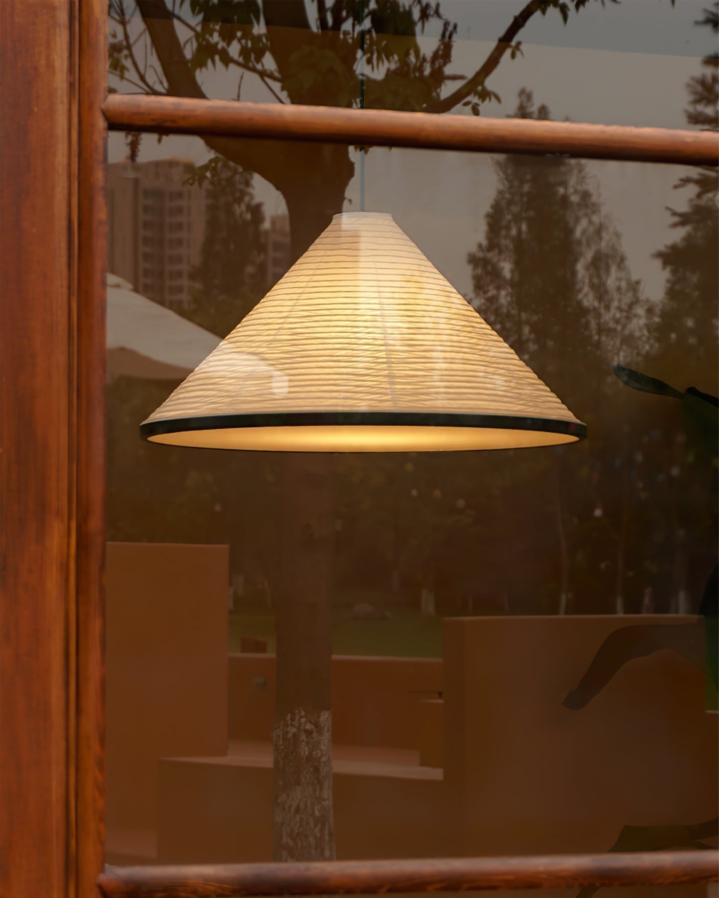 Conic Suspension Lampe Pyramidale en Papier - Neutralighting