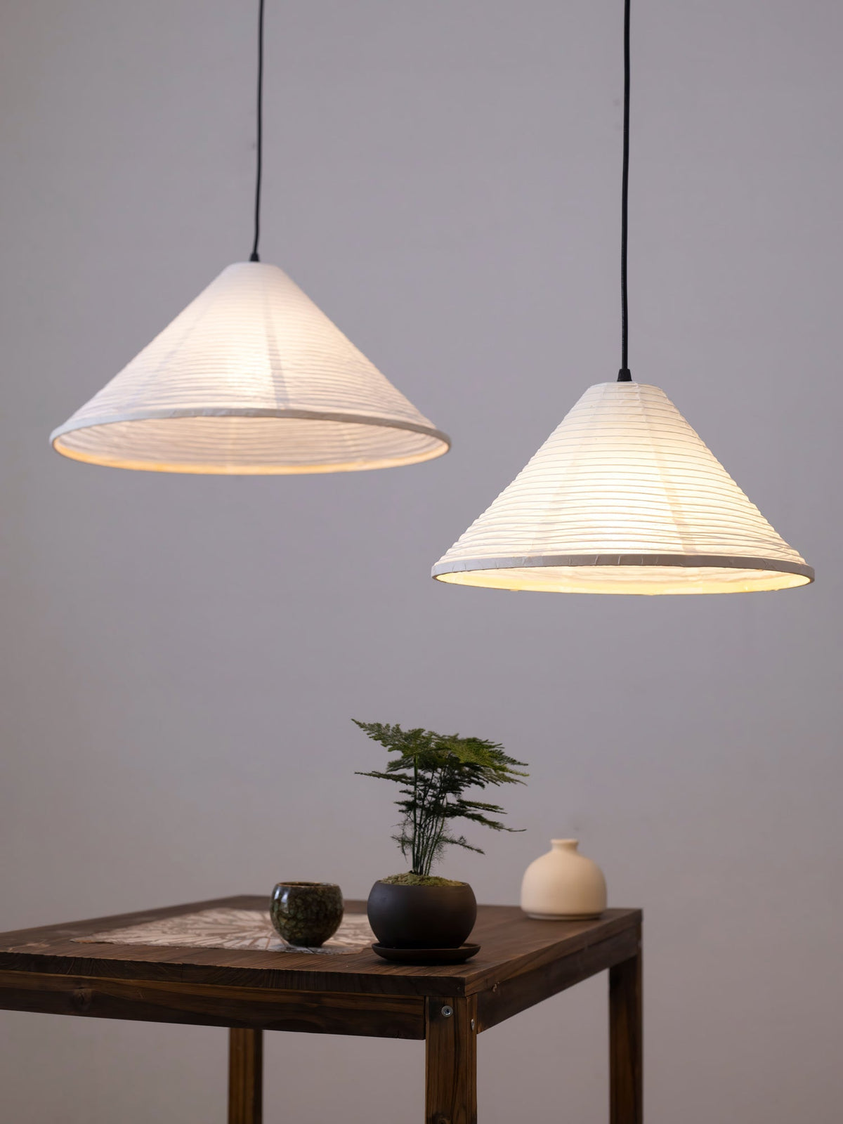 Conic Suspension Lampe Pyramidale en Papier - Neutralighting