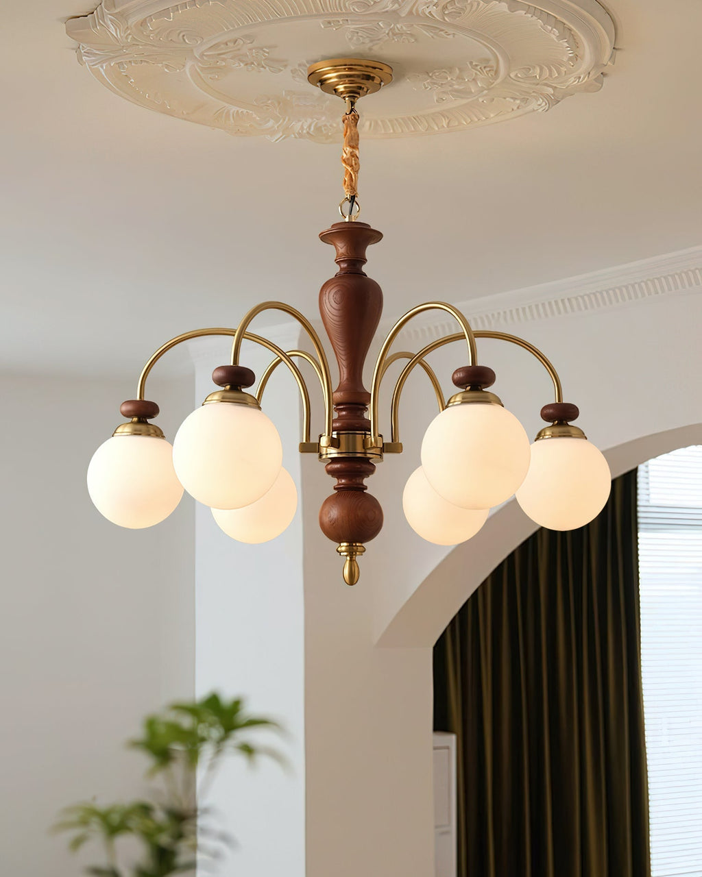 Solara Chandelier Classique en Bois et Laiton - Neutralighting
